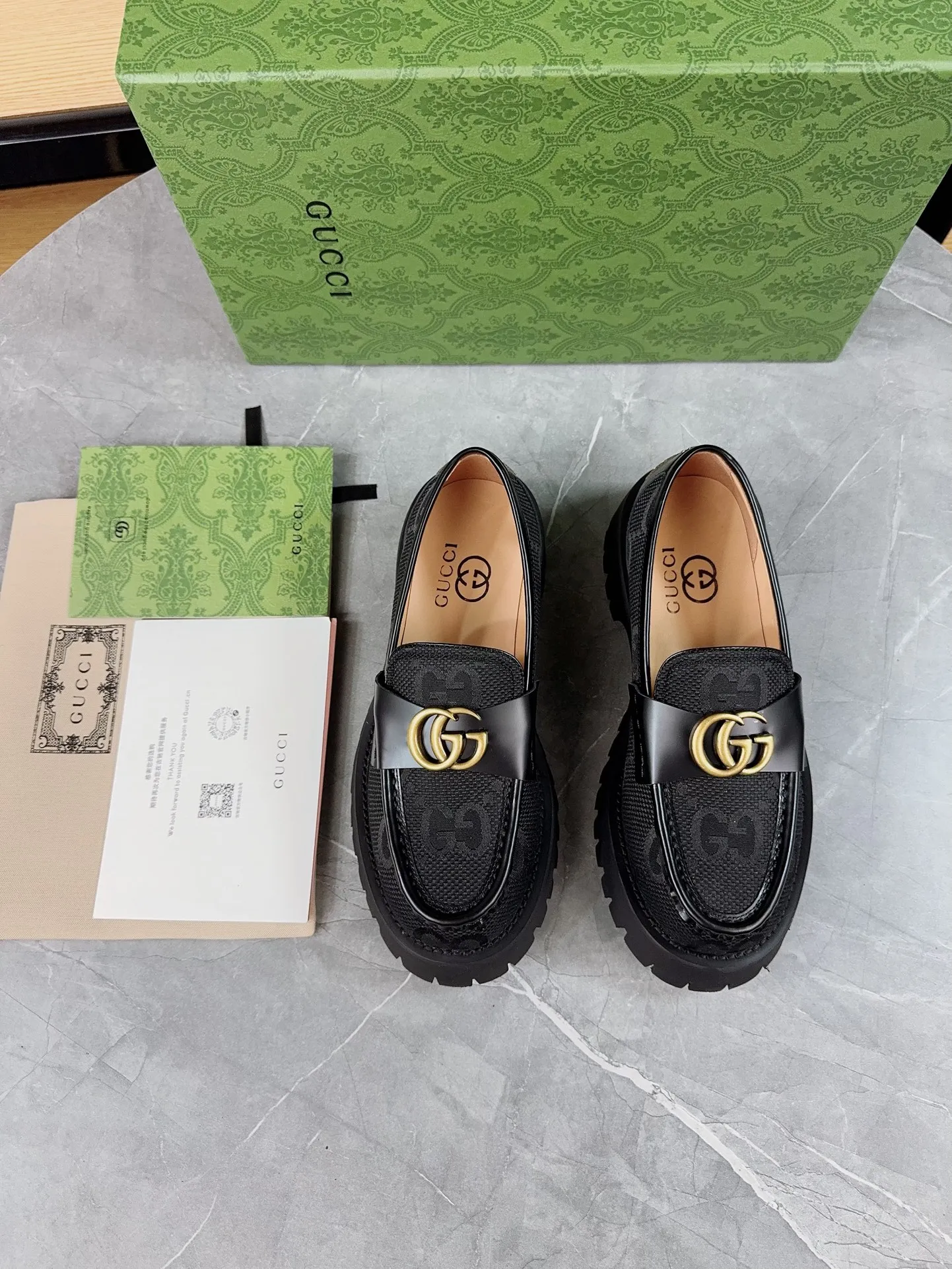 👟👟Ex-factory price 520👟👟Gucci2023 new model, double GG groove thick-soled Loaf platform shoes. The original version is made 1:1. Super beautiful quality, classic model at the counter. ❶Upper: original open edge beaded cowhide ❷Inner lining: water-dyed cowhide ❸Feet: water-dyed cowhide ❹Outsole: ultra-light original sole ❺thick sole heightening: 3.5cn ❻Packing: original packaging ❼Number: 35-42 (41 41 customized, non-returnable) Men's model: 38-46 (45, 46 customized, non-returnable)